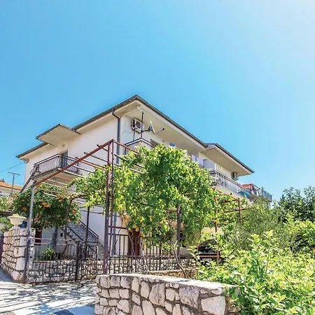 Apartment 2 Bedroom Stunning In *