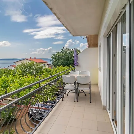 Apartament Amazing In With Kitchen Novi Vinodolski