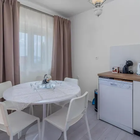 Amazing In With Kitchen *